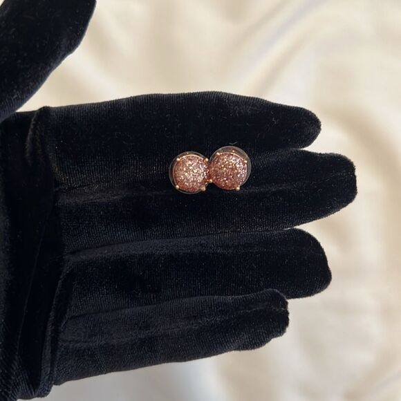 NWOT Kate Spade rose gold stud earrings difficult to capture their beauty - Picture 5 of 7